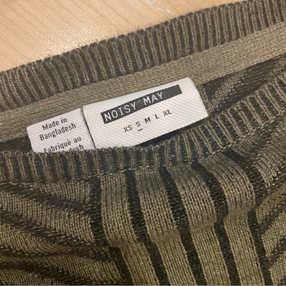 Noisy May striped olive sweater with ruched bat wing sleeve S - Picture 5 of 10
